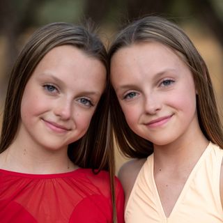 File:Jones Twins 4.jpg