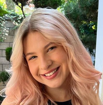 File:Kiya Barczyszyn 2.jpg