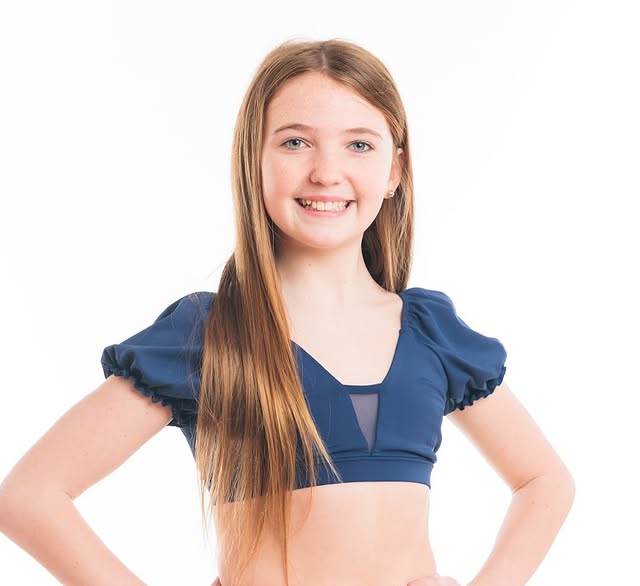 File:Katie Ellis (Full).jpg