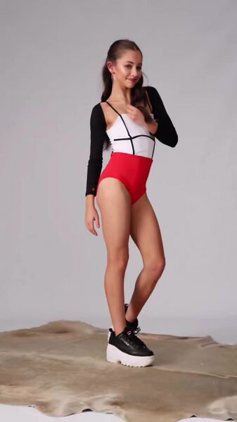 File:Stella Condie - Tiger Friday - Summer 3.jpg