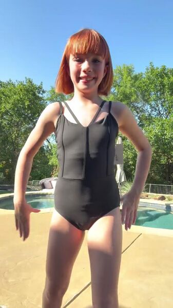 File:Keira Pfeiffer in a Jo+Jax Leotard 2.jpg